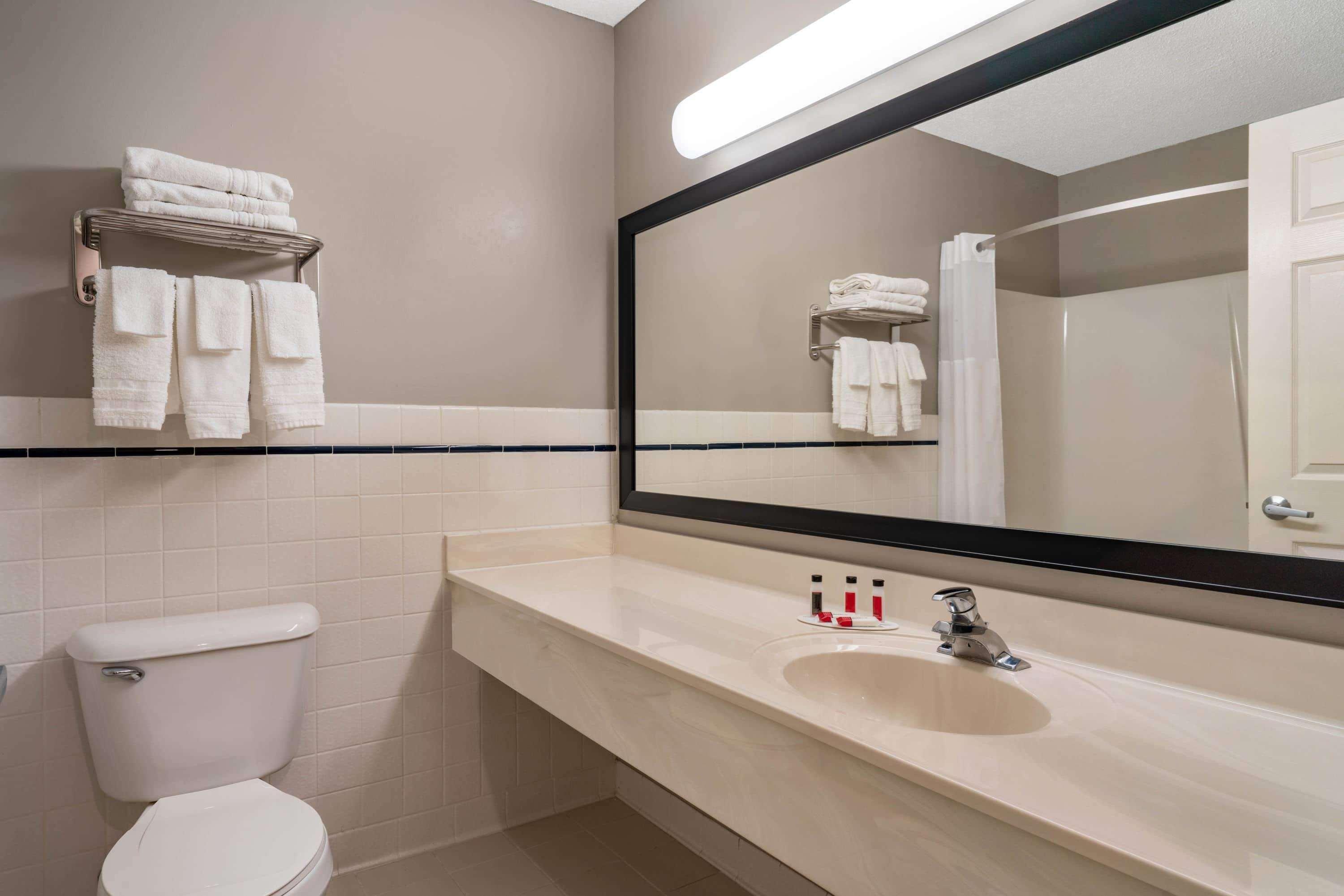 Baymont By Wyndham Baldwin Hotel Ngoại thất bức ảnh